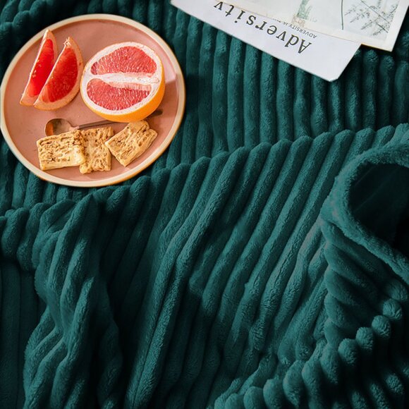 SOGA Dark Green Throw Blanket – Soft Cozy Warm Blanket for Bed, Sofa & Couch - Picture 11 of 13